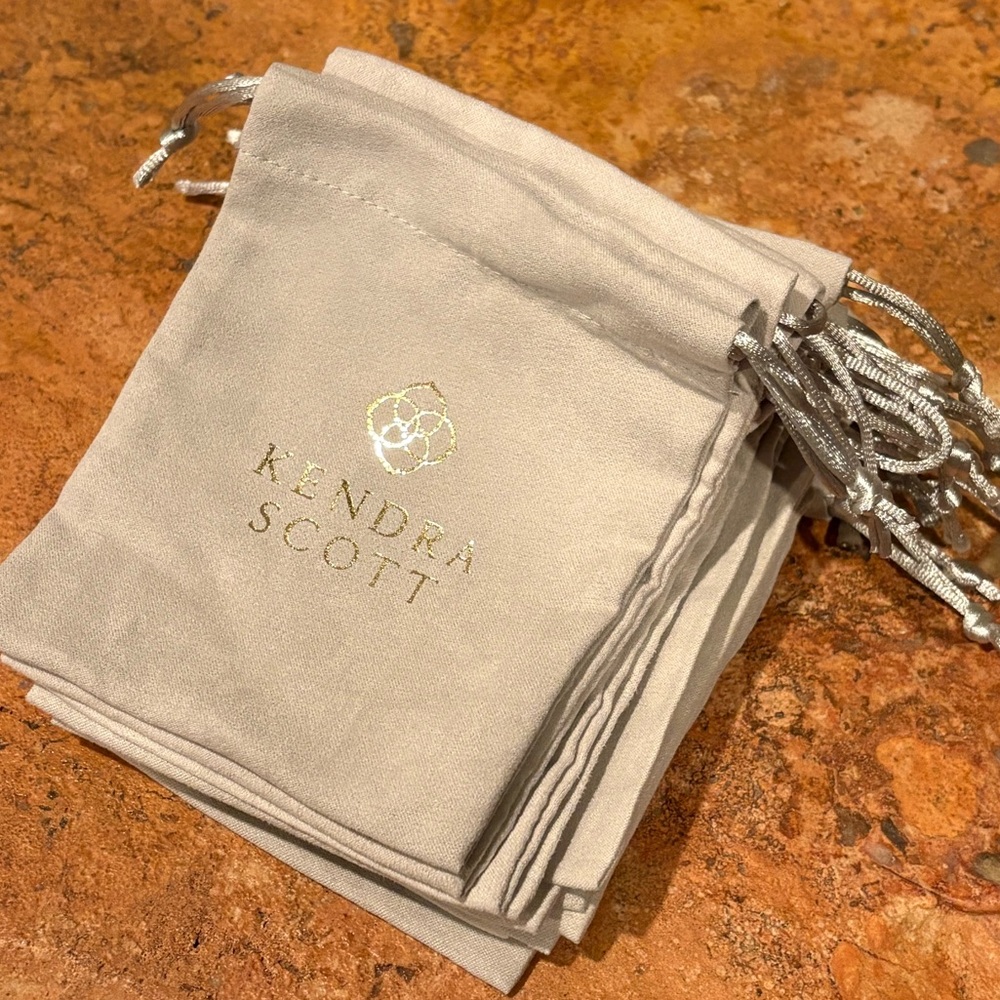 Lot of 15 Kendra Scott Jewelry Drawstring Gray Dust Bags Small Travel Pouches - Picture 4 of 7